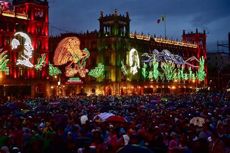 Grandioso festejo en el Zócalo por la independencia de México