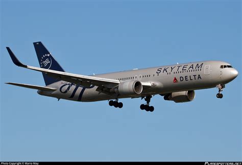 N Dz Delta Air Lines Boeing Er Wl Photo By Mario May Id