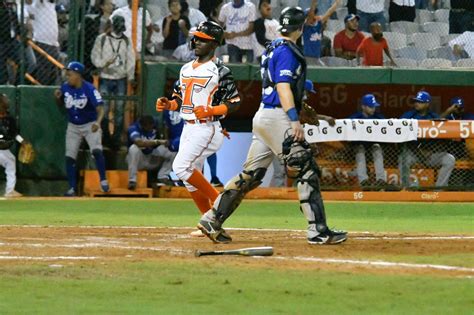 Tigres Del Licey Blanquean A Los Toros En El Corral Toros Del Este