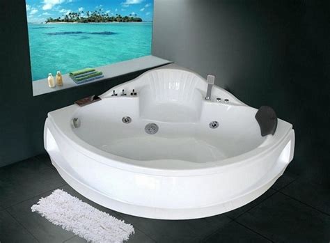 Corner whirlpool tub – the perfect solution for small bathrooms