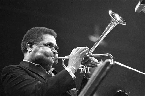 20 Photos Showing The Amazing Stretched Cheeks Of Legendary Jazz Player ...