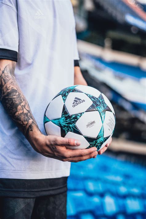 Así Es El Nuevo Balón De Adidas Para La Uefa Champions League Lenders