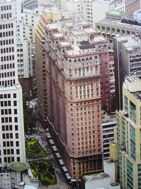 O primeiro arranha céu construído em São Paulo