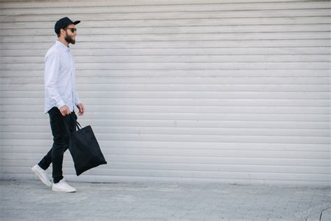 Tips for Buying the Best Tote Bags for Men – The Fashionisto