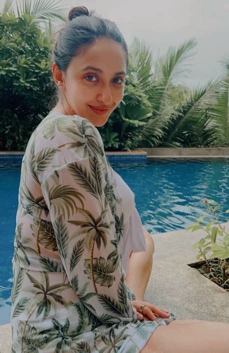 Akansha Ranjan Kapoor Looks Sexy In A Tie Knot Bikini Flaunts Her Cleavage In Poolside Pictures
