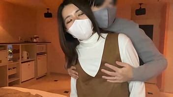 Pequeña y linda novia japonesa recibe un creampie sin permiso XVIDEOS