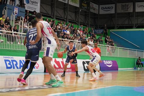 Dominante Pato Basquete atropela o Mogi placar centenário no NBB