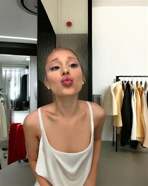 Pin di 𝑨𝒓𝒊𝒂𝒏𝒂 𝑮𝒓𝒂𝒏𝒅𝒆 su Ariana grande nel 2024