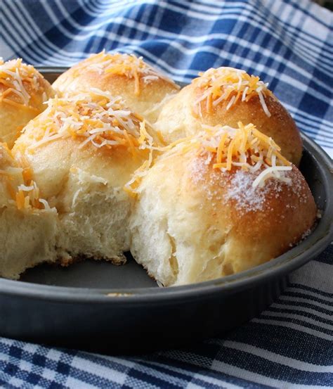 Pan De Siosa Filipino Pull Apart Bread