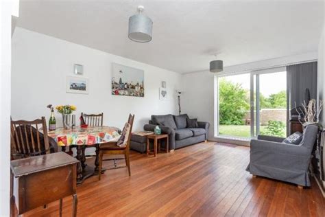 Avenue Road, London, SE25 - Truuli