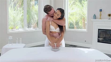 Hot Asian Escort Girl Aing Knows How To Make Her Client Fully Satisfied