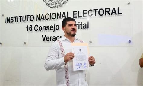 Zenyazen Escobar Recibe Constancia De Mayor A Y Validez Como Diputado