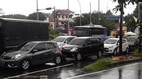 Macet Panjang Belasan Jam Di Puncak Bogor Viral Penjelasan Polisi Soal