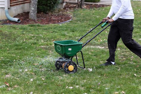 How To Choose The Best Lawn Spreaders A Guide Do It Best