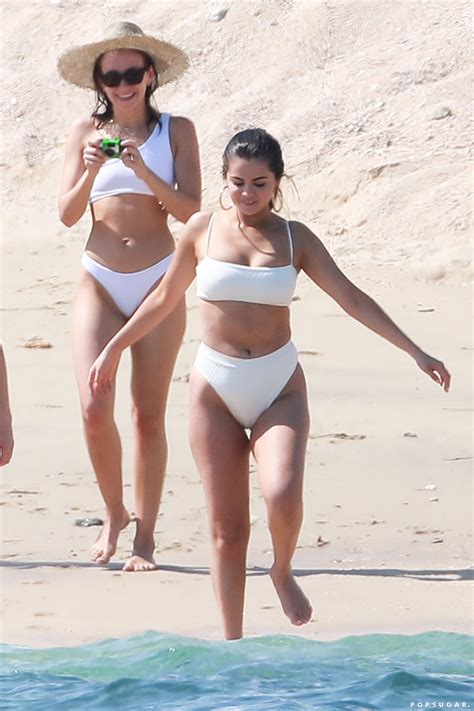 Bedingung Stöhnt Verkauf selena gomez hot in bikini schwimmend Insel