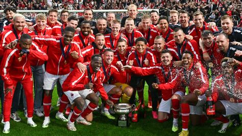 Succes Van Bommel In Belgi Houdt Aan Hij Wint Met Antwerp Ook Supercup