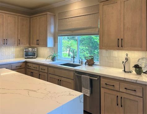 This Partial Kitchen Remodel Shows How to Work with Travertine Tile ...