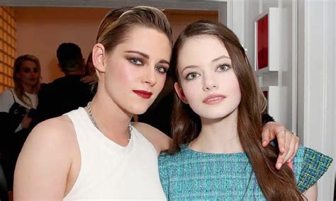 Kristen Stewart Se Reencuentra Con Mackenzie Foy Su Hija En Crepúsculo