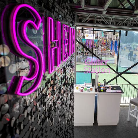 Shein Dice Presente En Tecate Emblema 2023