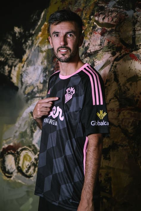 El Albacete Balompié presenta su segunda equipación Quesomecanico