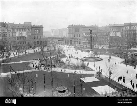 Belle Alliance Platz In Berlin Fotos Und Bildmaterial In Hoher