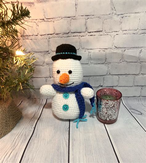 Holiday & Seasonal :: Christmas :: Crochet Snowman Decoration