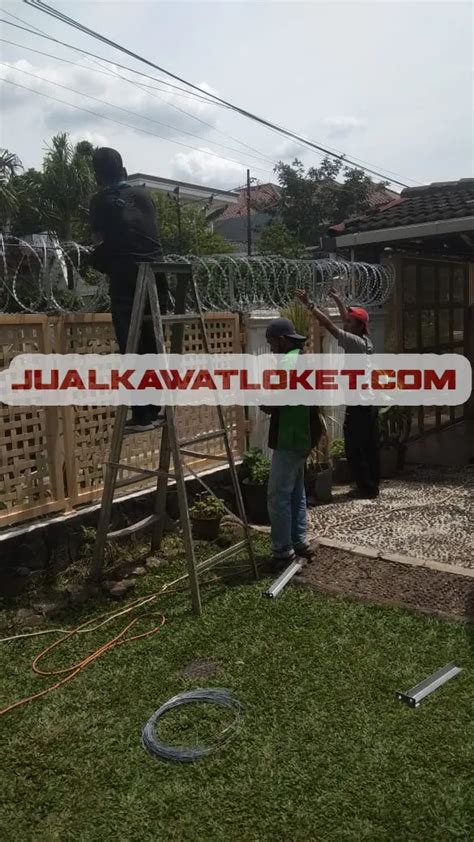 Proyek Pemesanan Pemasangan Kawat Silet Pengaman Pagar Rumah Proyek