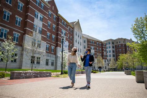 Resident Advisors Transform Roles To Better Serve Campus Community Uknow