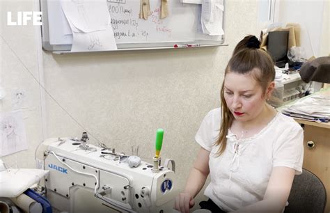 Швея из Уфы показала процесс создания плащей-невидимок для снайперов и ...