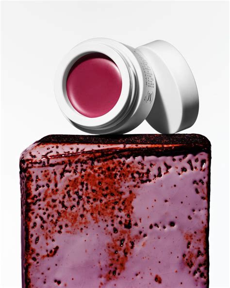 Pantone 2023 Viva Magenta Our Favorite Beauty Products The Italian Rêve