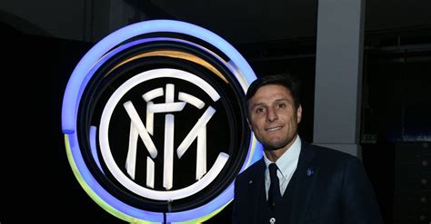 Video Gli Auguri Dellinter A Zanetti Anni Vissuti Di Corsa Pi