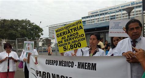 EsSalud Médicos acatan paro de 48 horas y exigen incremento del 25 de