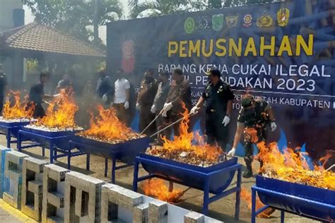 Bea Cukai Pasuruan Musnahkan Jutaan Rokok Ilegal Senilai Rp M