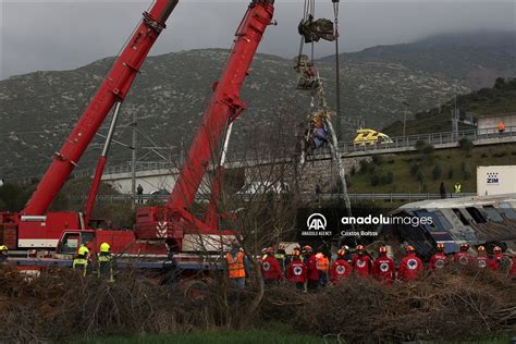 Sedikitnya 36 tewas dalam tabrakan kereta di utara Yunani Anadolu Ajansı