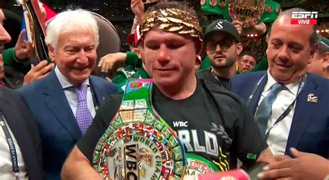 Canelo Álvarez vence a John Ryder y se corona como campeón mundial