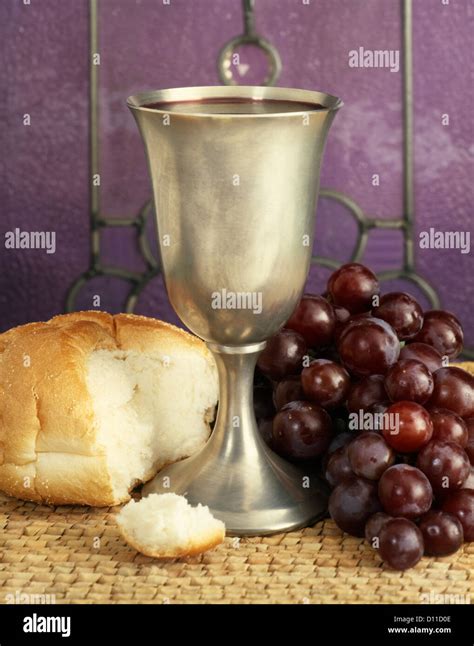 1970 Pan cáliz el vino de uvas comunión Fotografía de stock Alamy