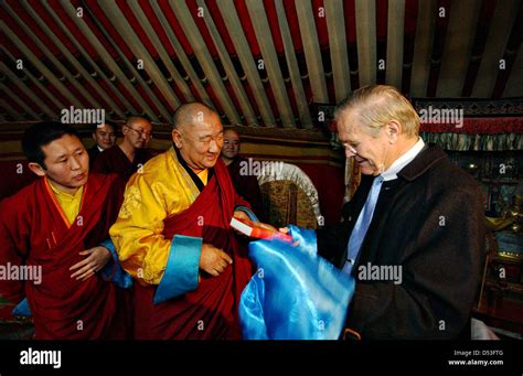 Donald rumsfeld mongolia 2005 hi-res stock photography and images - Alamy