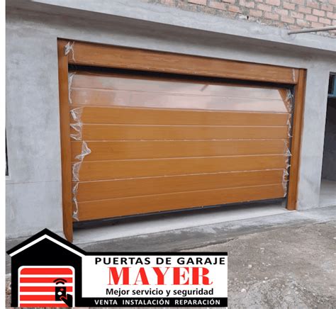 Puerta Seccional Cedro Liso Mayer Sac