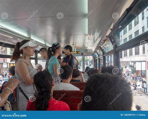 Dentro De Una Tranv A Del Autob S De Dos Pisos De Hong Kong Foto