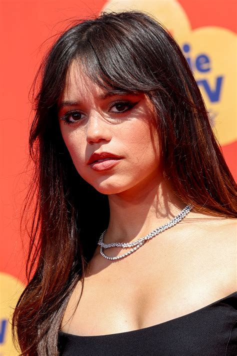 Jenna Ortega 10 Choses à Savoir Sur La Mercredi Addams De Netflix