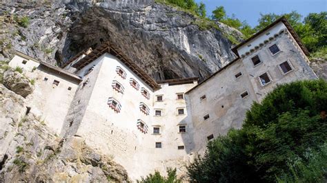 Burg Predjama Park Der Höhle Von Postojna Willkommen Auf Der