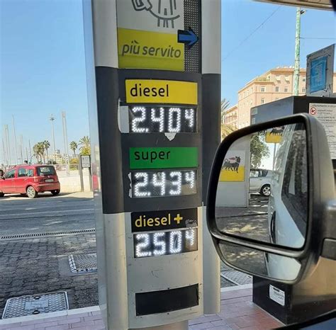 Cagliari carburante sempre più caro la benzina arriva a 2 43