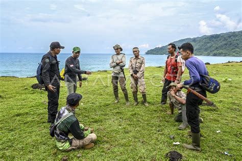 Pasukan Khusus Penjaga Badak Jawa Antara Foto