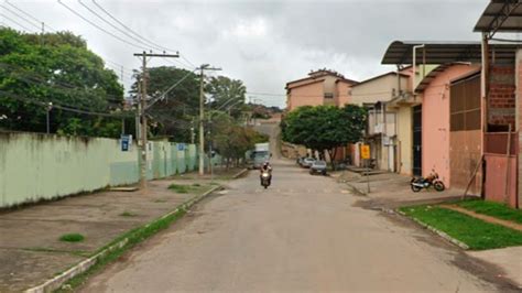 Aluno De Anos Agride Professora Em Escola De Valadares