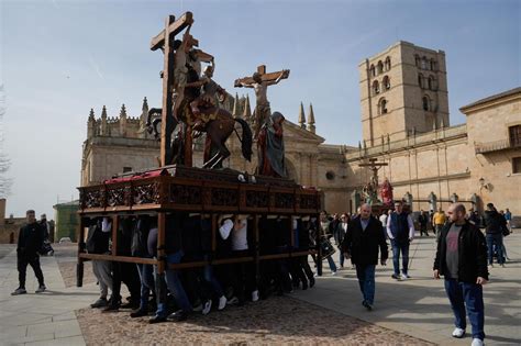 Galer A Traslado De Pasos De La Cofrad A Del Santo Eniterro De Zamora