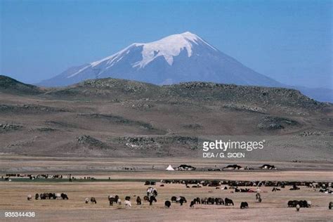 Ararat Plain Photos And Premium High Res Pictures Getty Images