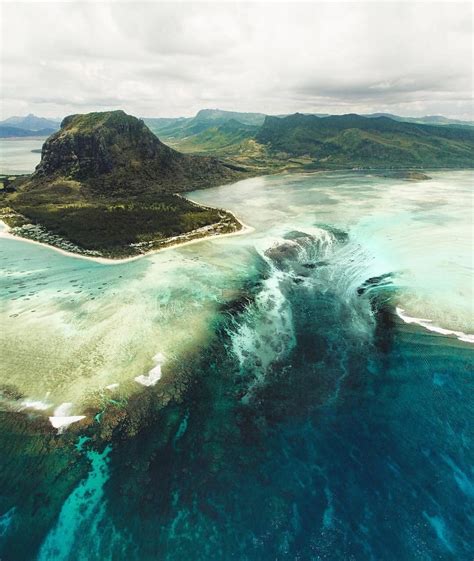 Underwater Waterfall Mauritius Wolader