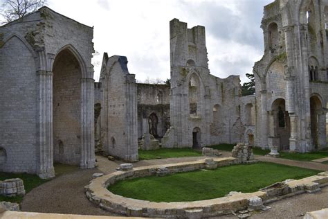 Abbaye Saint Pierre de Jumièges French Baroudeur