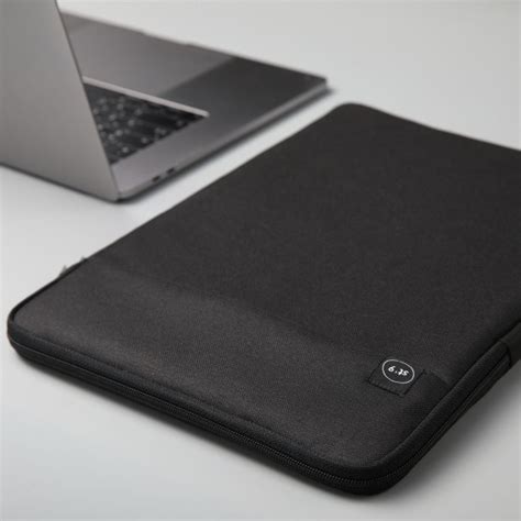 Medium 13 Inch Laptop Sleeve Luke - Black