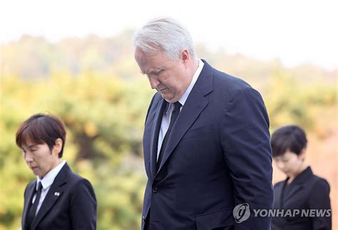 서울현충원 찾은 인요한 혁신위원장 연합뉴스